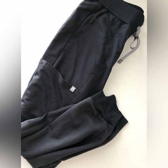Fabletics Black Jogger Scrub Pants Medium Petite - Picture 1 of 4